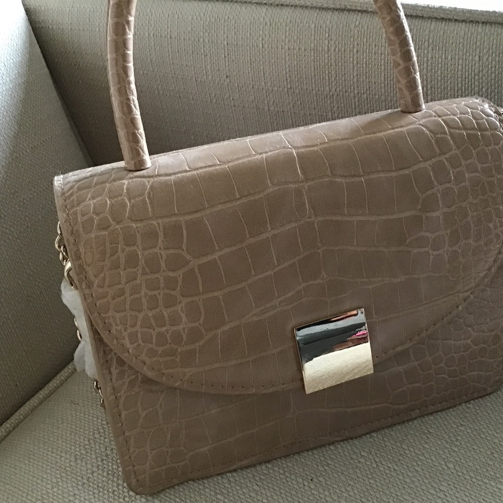 Crossbody bag with chain strap